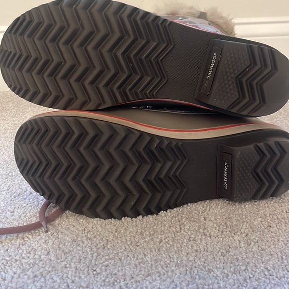 Sorel Boots - Picture 4 of 9